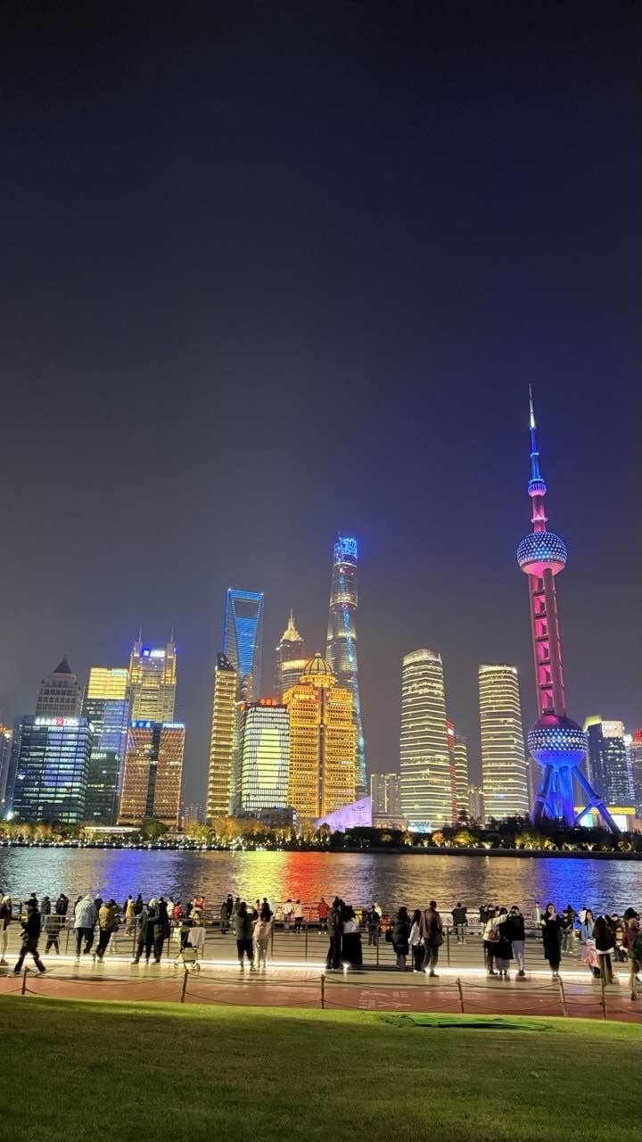 Мы провели отличный день с Евгенией! 8 часов пролетели незаметно, программа интересная- комбо из исторических и