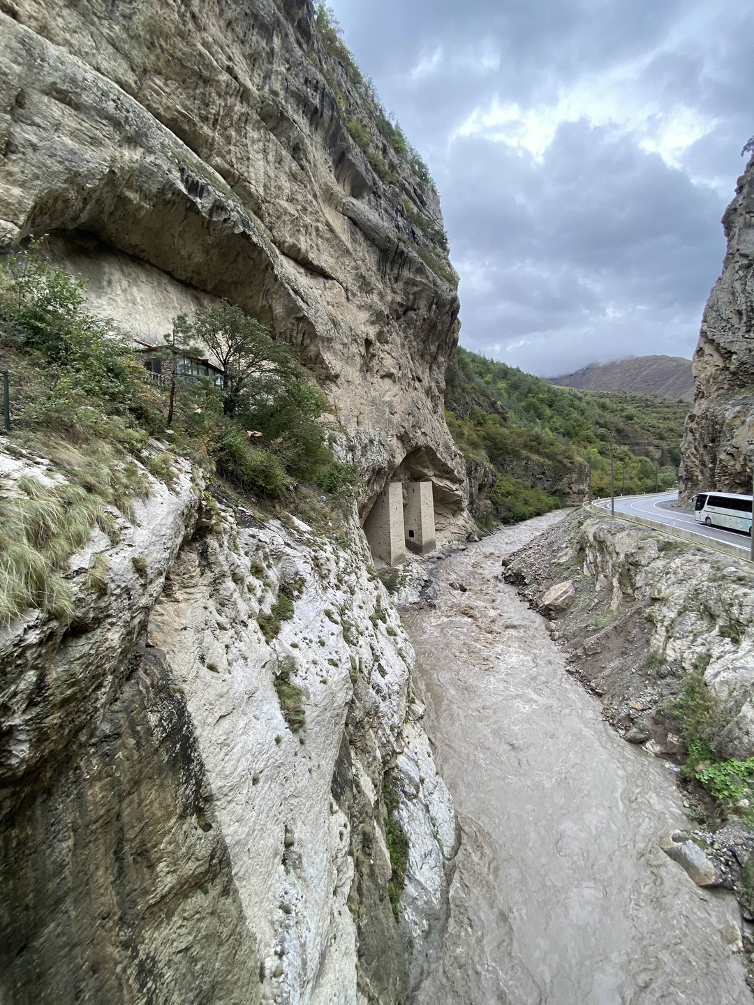 Хороший маршрут. Очень грамотный и знающий гид не только про маршрут и историю республику, но и про традиции, национальные блюда