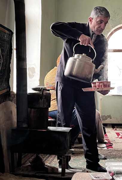 Огромное спасибо Туралу за великолепно проведенный день в окрестностях Баку. Спасибо за рассказ об уникальном розовом