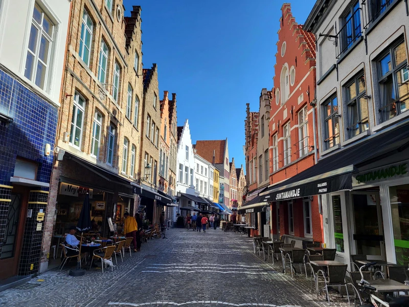 В Бельгию из Парижа на авто премиум-класса: индивидуально по Люксембургу, Брюсселю, Генту и Брюгге