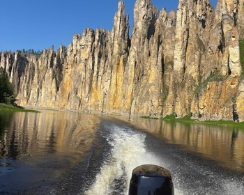 Водная экскурсия к Синским столбам, Поющие скалы, возвращение в Якутск