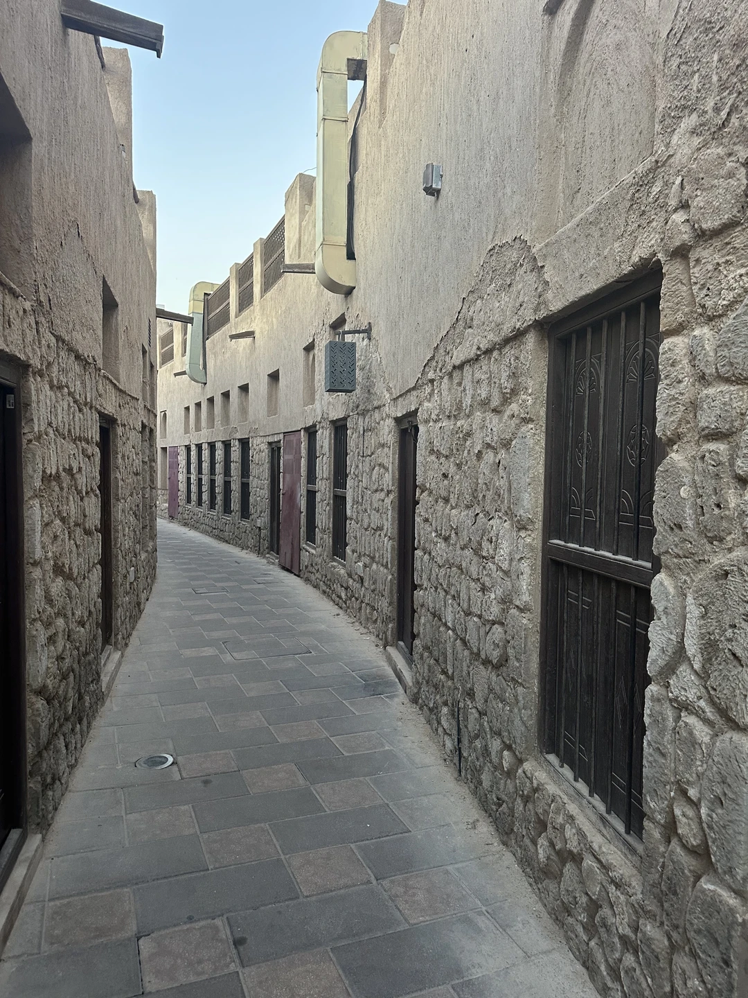 Интересная, познавательная экскурсия! Мы получили огромное удовольствие от прогулки по атмосферным улочкам старого города, много интересной