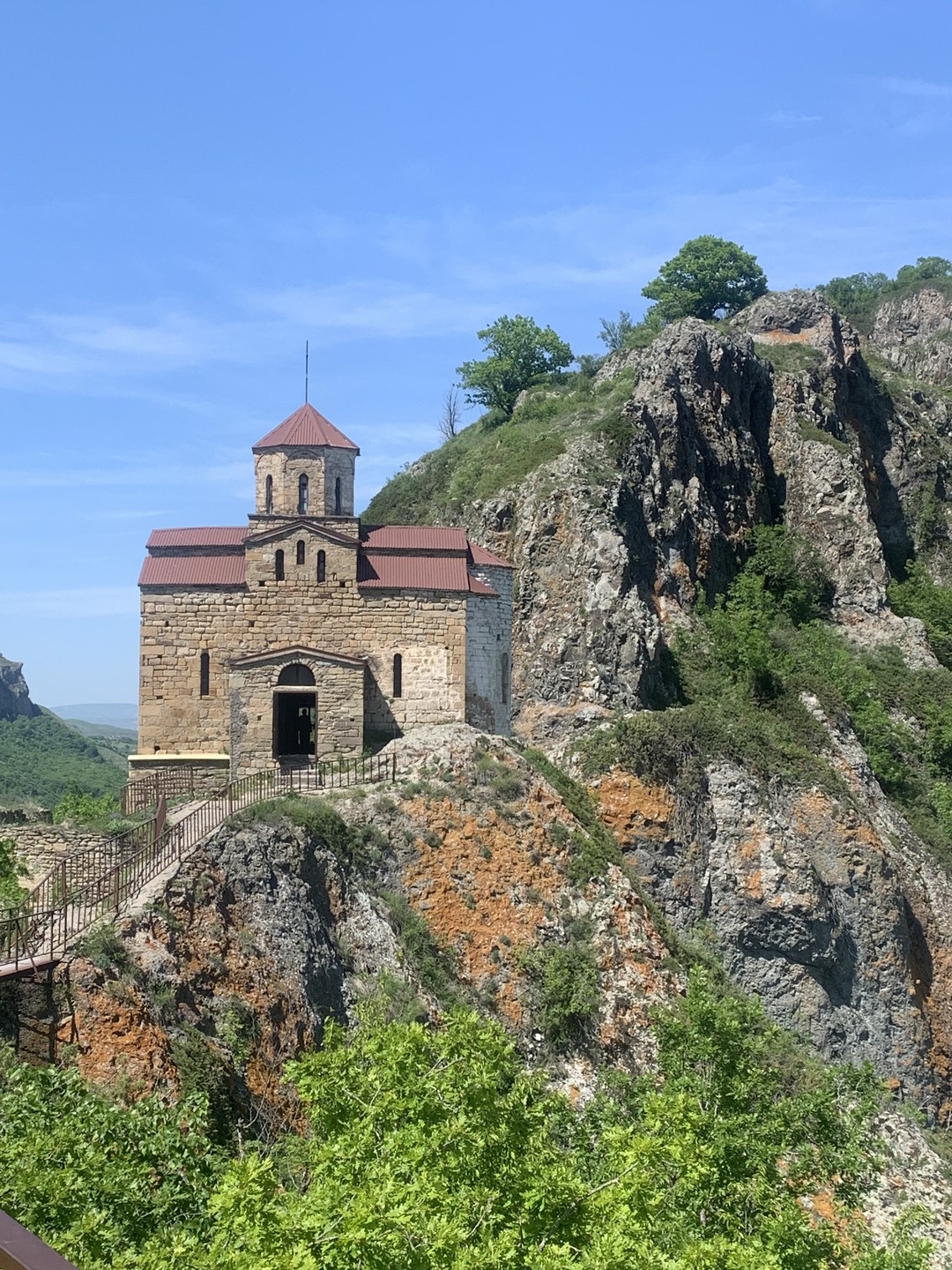 Впервые собираясь в КавМинВоды, долго выбирали среди многочисленных экскурсий. Поездка у нас была всего на несколько
