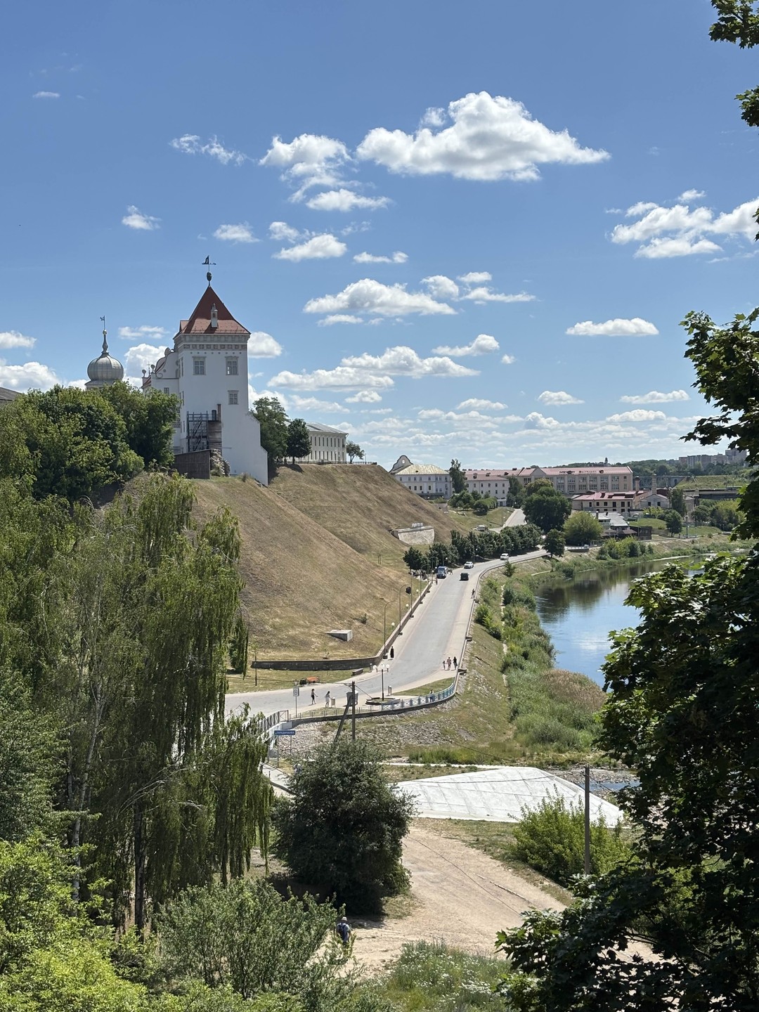 Беларусь приезжаем третий раз, очень любим эту гостеприимную страну. В Гродно впервые. Искали экскурсию в небольшой