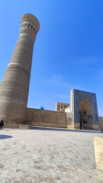 Спасибо Манзуре за знакомство с Бухарой, за интересный рассказ об истории, не перегруженный при этом деталями