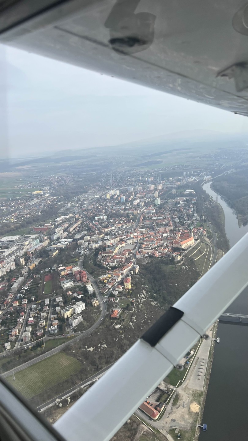 Поведи самолёт над Прагой (Марина)