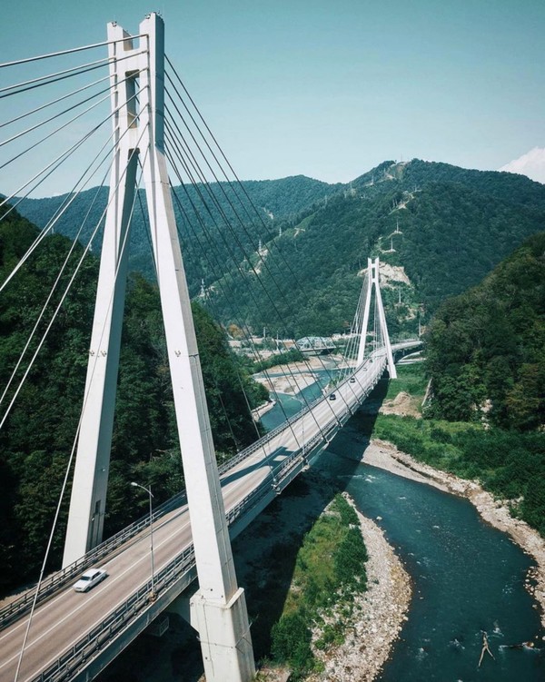 Виды Курорты Красной Поляны и шоу фонтанов в Олимпийском парке (из Адлера)