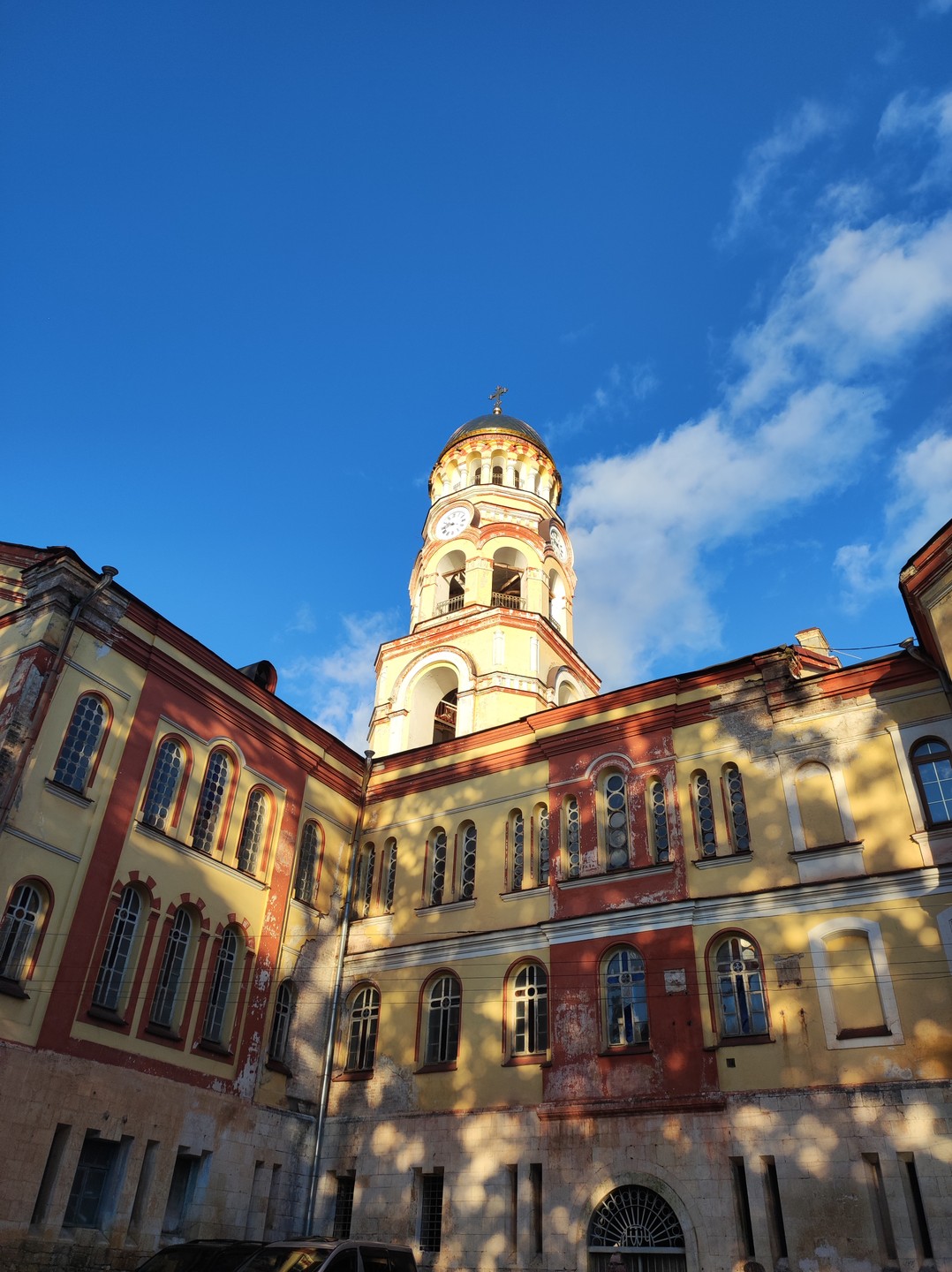 Отличная экскурсия, были учтены все наши пожелания и согласовано время встречи, как нам было удобно. Никуда