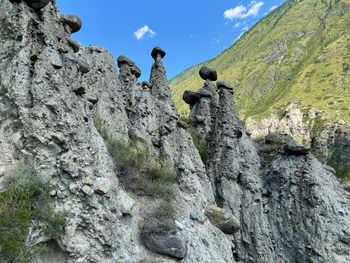 На джипах по Чулышманской долине, Пазырыкские курганы, водопад Куркуре и Каменные грибы