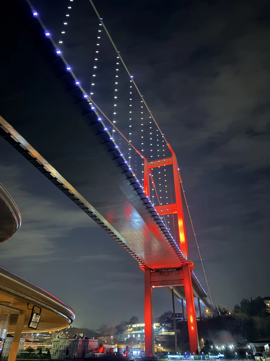 Если вы еще решаетесь на этот круиз,то решайтесь! Потрясающе провели время. Отлиное шоу,прекрасная организация мероприятия! Все,начиная