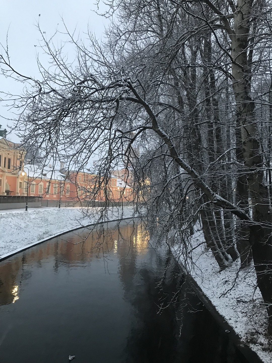 Константин- прекрасный гид! Мне повезло «окунуться» в мир истории с таким увлечённым своим делом человеком! Рекомендую!