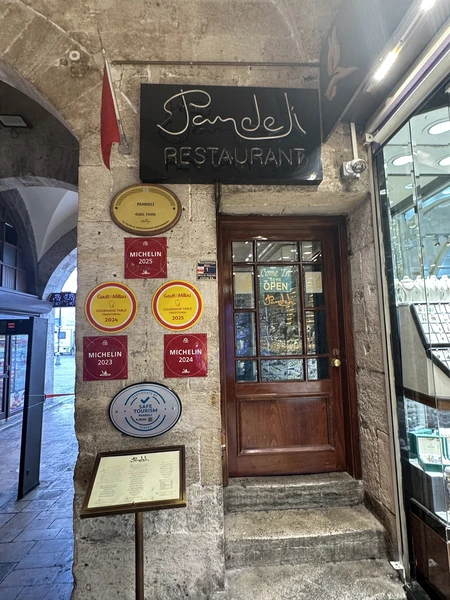 Дмитрий невероятный человек и профессионал. сделал наш день сказочным и невероятно вкусным! вернусь обязательно!!!