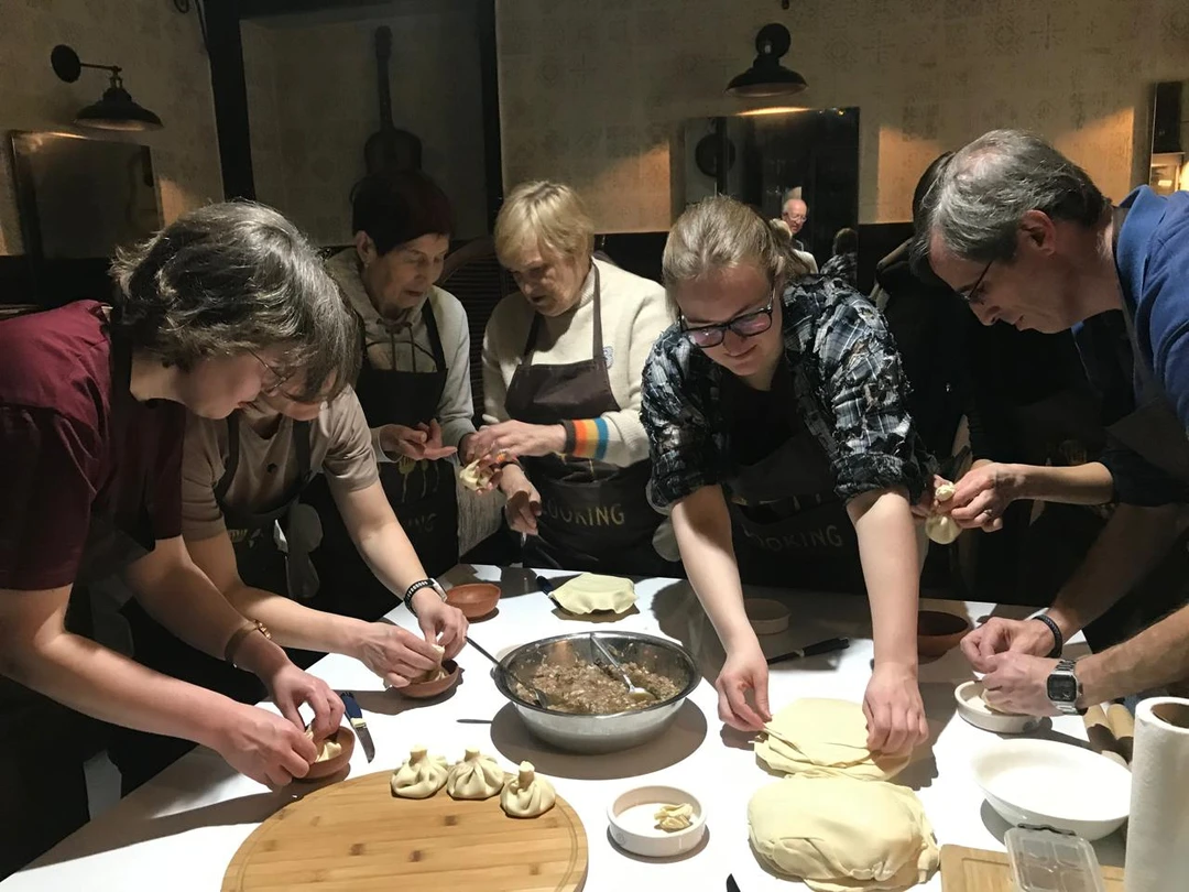 Участвовали в кулинарном мастер-классе по приготовлению хинкали и хачапури. Остались в полнейшем восторге! Александр и Нина