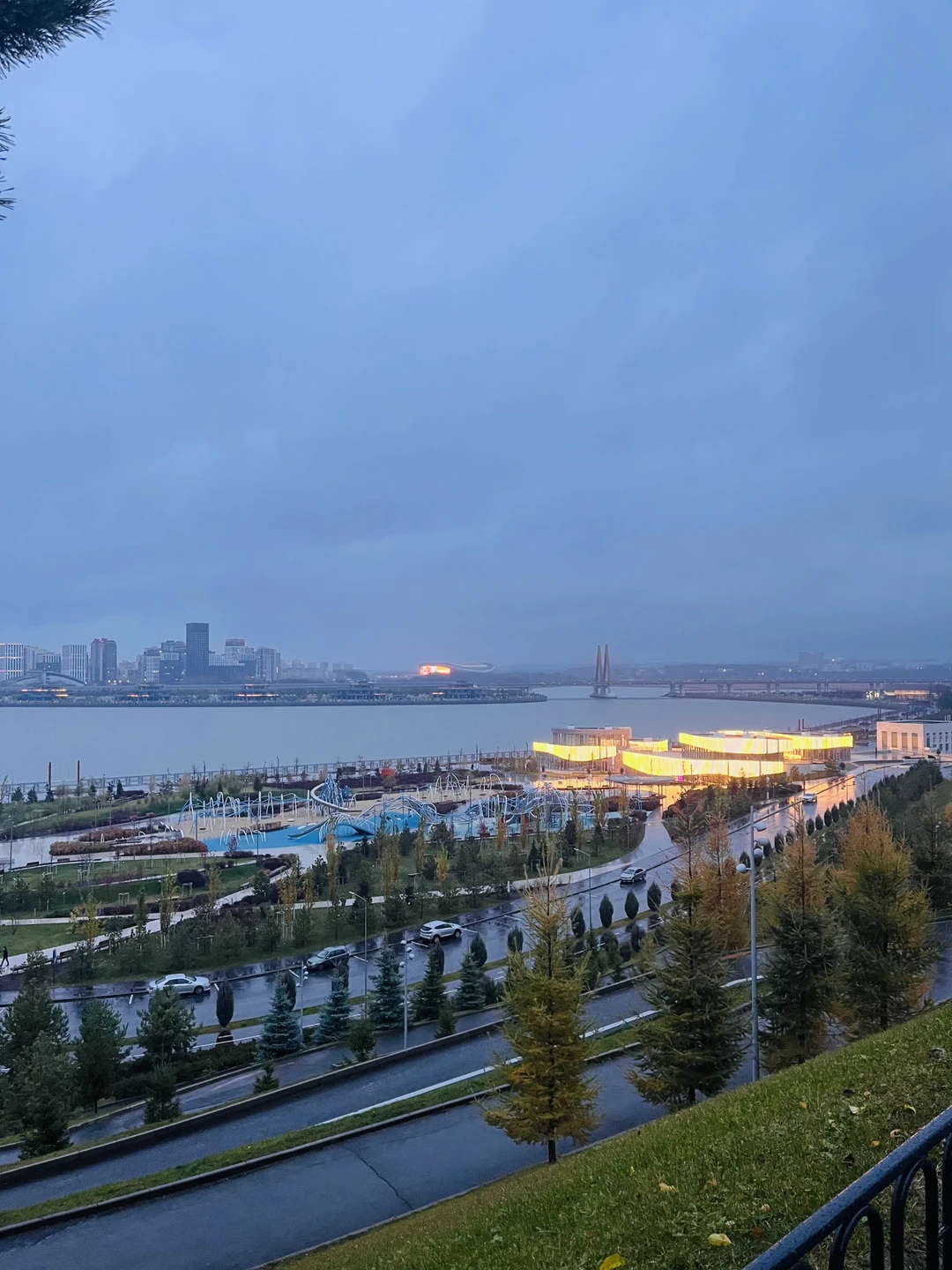 Путешествую по городам России, уже очень давно. Бывал на многих экскурсиях, на пешей в первый раз