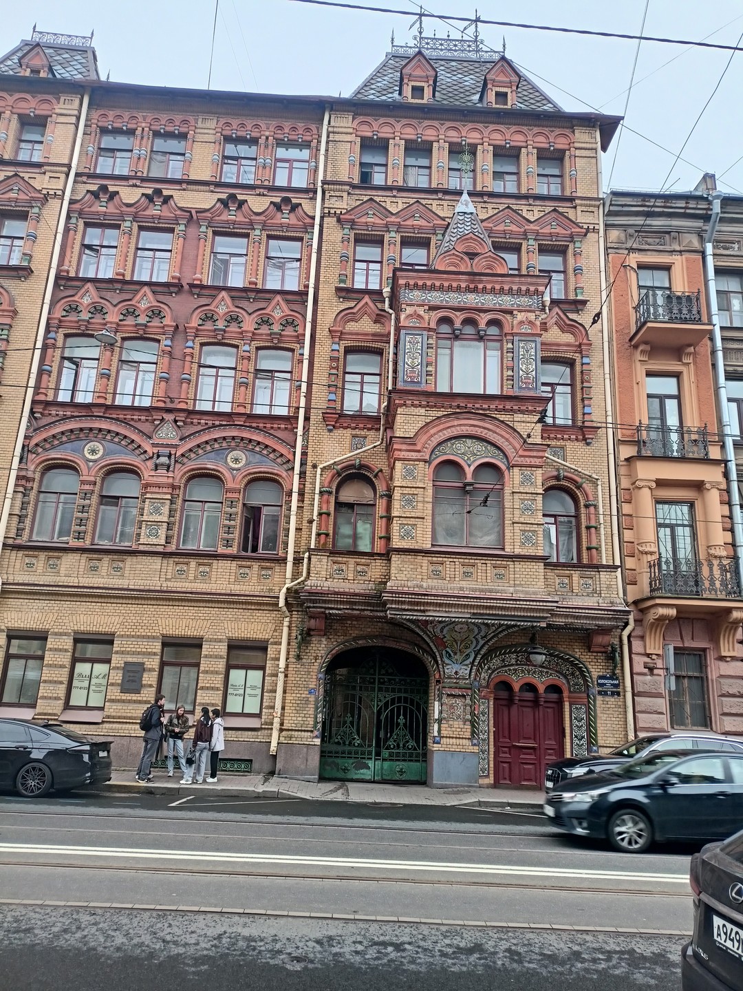 Питерский лайфстайл: по старинным парадным и дворам-колодцам доходных домов (Елена)