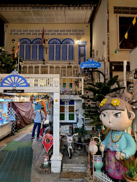 Мы получили большое удовольствие от путешествия по Пхукету с Леонидом. Прекрасно продуманная логистика, с учётом наших