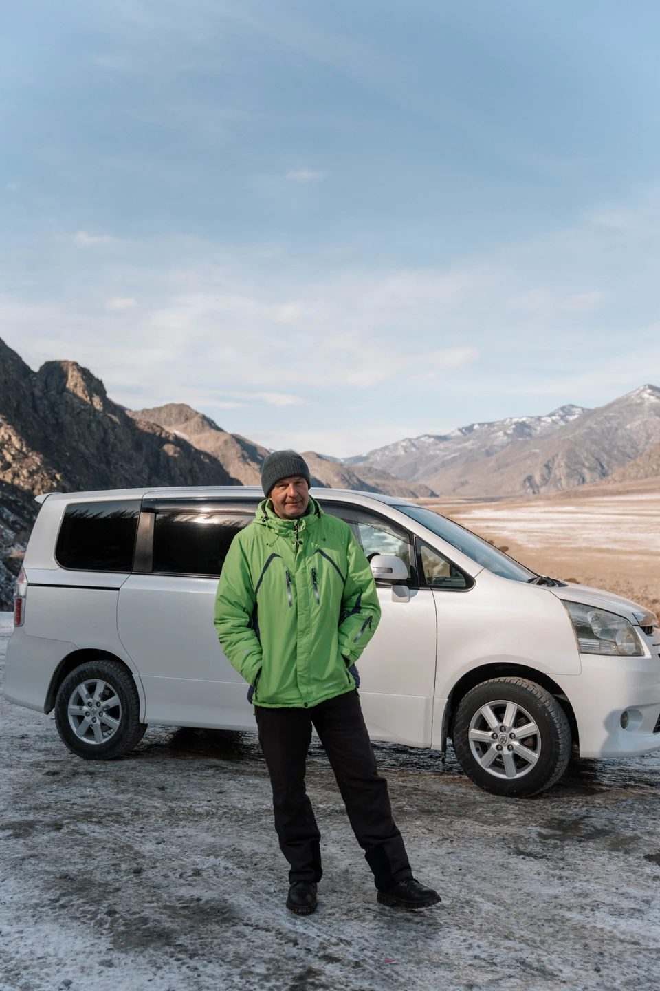 Катались с Олегом два дня в разные поездки. Прислушивается к желаниям, нашему темпу. Отвечает на все