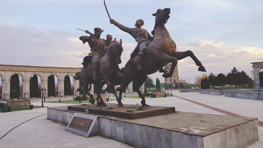 Наше путешествие состоялось в конце октября. Тур-экскурсия по времени занял недельку, по впечатлениям, как будто месяц