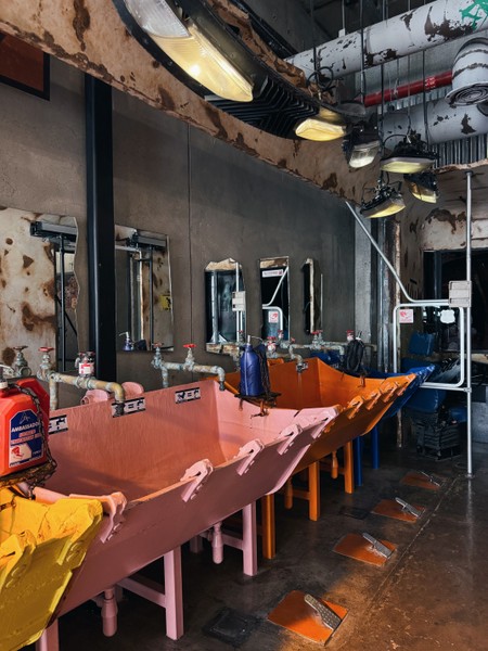 Наша экскурсия началась в 10:15, закончилась в 19:30. Группа состояла из 7 или 8 человек