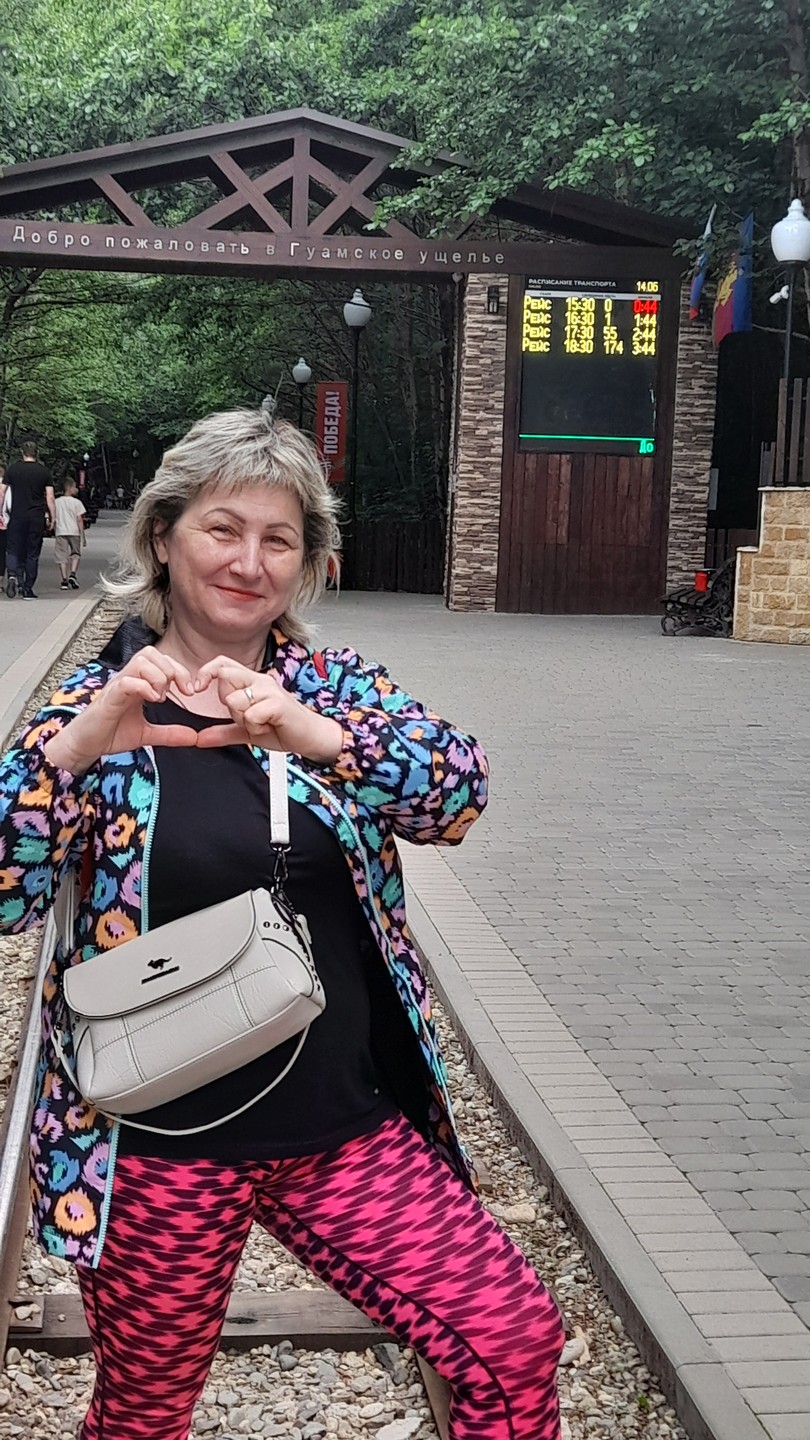 Нам не повезло-сломался автобус, микрофон в автобусе ломался,экскурсовод ушла в,,хвост,,автобуса,чтобы там слышали,я сидела впереди,поэтому не слышала