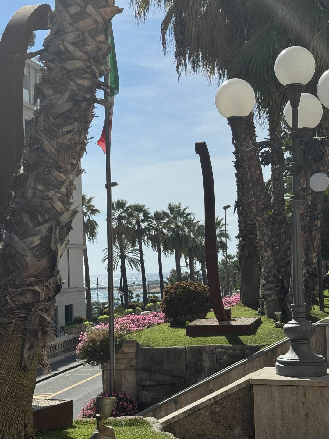 Спасибо большое Наталье за проведенную экскурсию. Так как мы остановились в Монако, немного скорректировали программу и