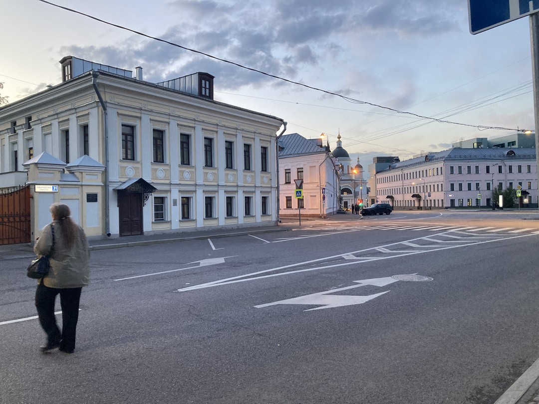 Очень познавательная и содержательная экскурсия по купеческой Москве. Светлана отличный рассказчик, погружена в тему. Вы услышите