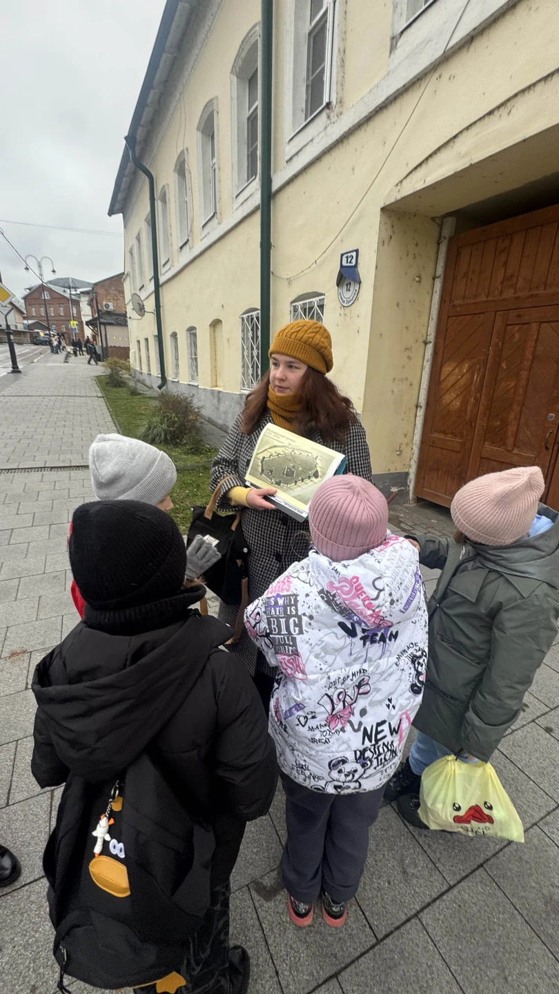 Собрать и заинтересовать группы детей младших школьников, это ещё та задача:) Формат с интерактивом - самое