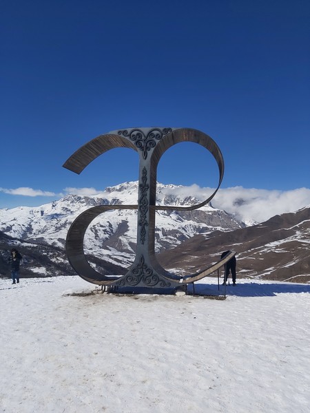 Искренняя благодарность Тимуру, за интересную экскурсию, за сочетание личных впечатлений, упоминание интересных фактов и оценка профессионализма