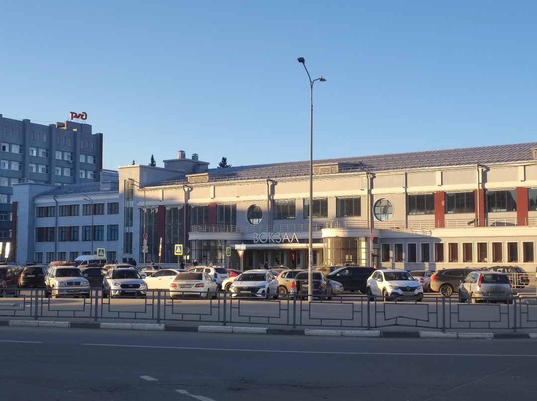 Для первого знакомства с городом - отличная экскурсия. Осмотрели из окна авто все основные достопримечательности. Было