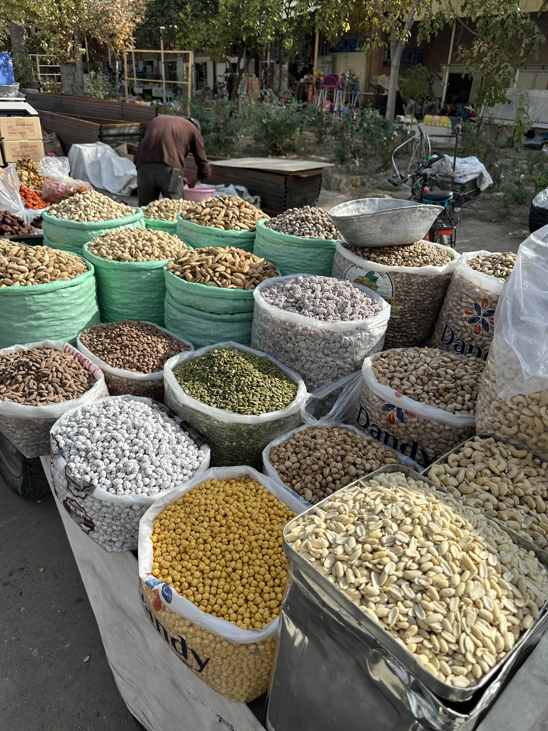 Благодарим Рустама за нашу экскурсию по Ташкенту. Интересный рассказчик и позитивный человек. Узнали много нового для себя