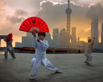 Набережная Вайтань, старый Шанхай, переезд на восток страны