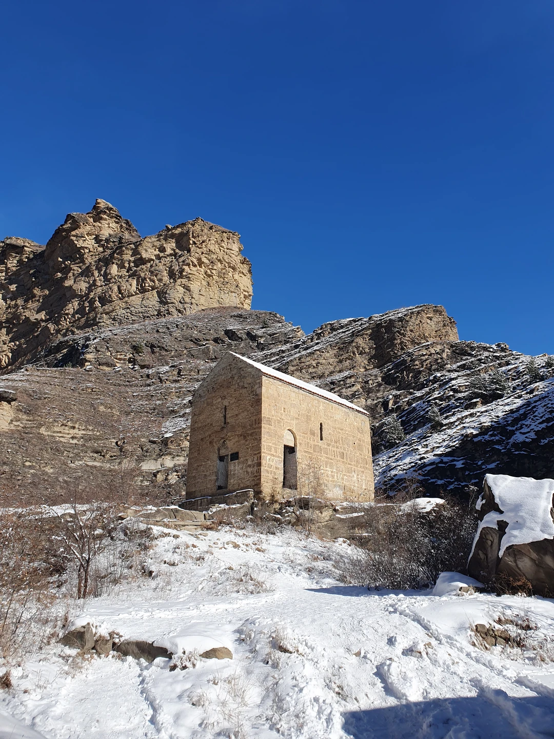 Если Вы думаете поехать Вам в Дагестан зимой… обязательно сделайте это! Природа просто космическая, горы величественные