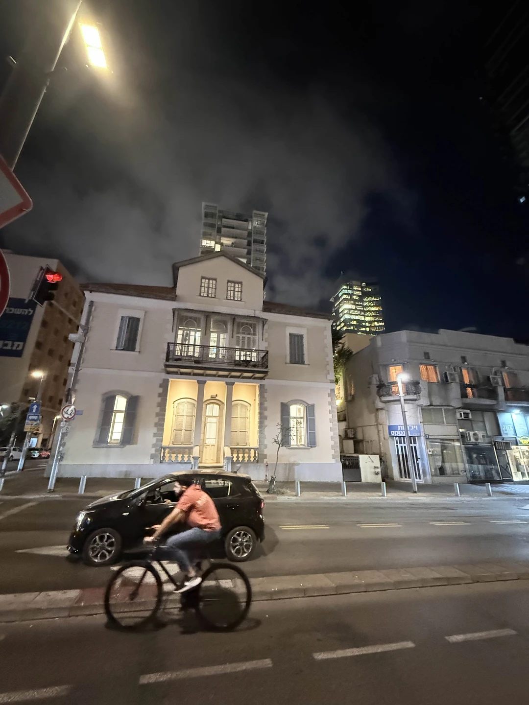 Получили огромное удовольствие от прогулки с Лекой по Тель-Авиву! Узнали много интересной и полезной информации! Захотелось