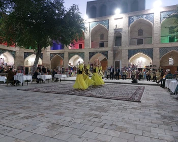 Переезд в Бухару, Старый город, ужин и танцевальное шоу