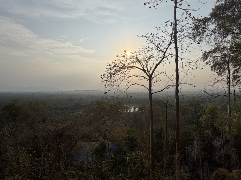 Покупаться в водопадах была хорошая идея, но идти к ним км вверх по бездорожью- было непросто, совсем непросто…