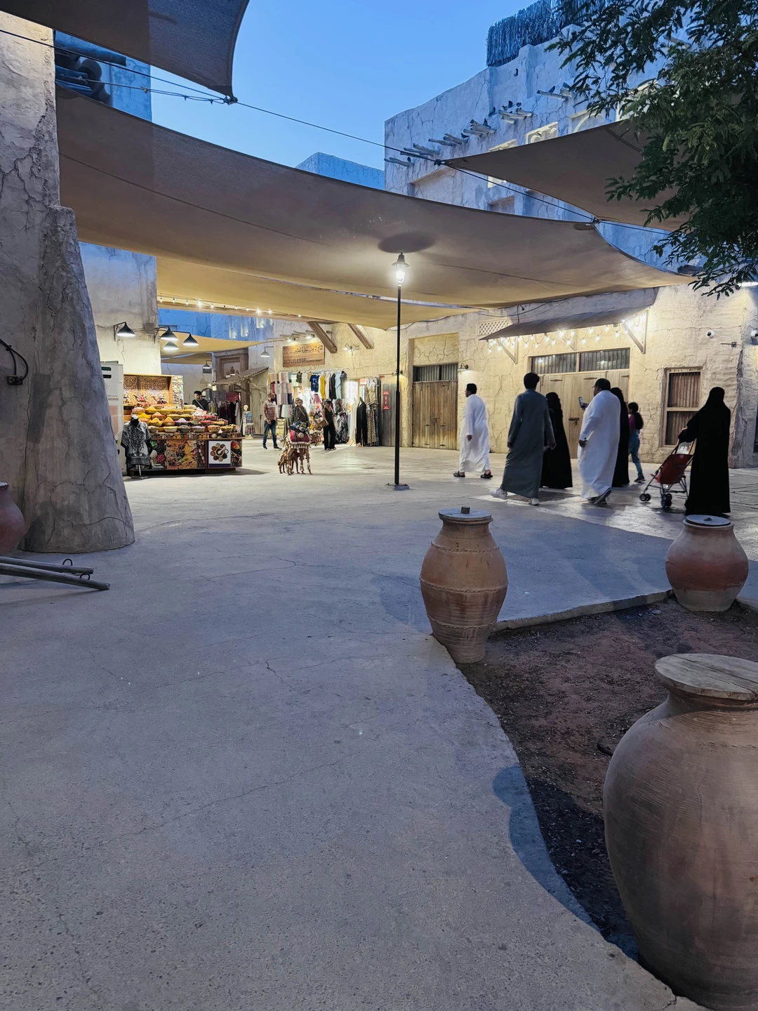 Брали обзорную экскурсию по Дубаю. Гид рассказал все хорошо и подробно, на любые вопросы отвечал легко и быстро