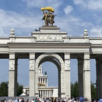 Фото отзыва 3: экскурсия "ВДНХ и тайны цветочной планеты: весёлый квест для взрослых и детей"