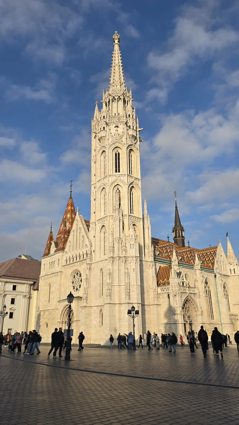 Неспешная и очень увлекательная трехчасовая прогулка по городу. Особенно хочу отметить гида Елену… человек с огромным
