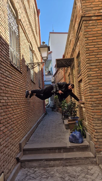 Очень интересная, немного пьяная и увлекательная прогулка по городу. Григол весело и профессионально рассказывает про свой город. Всем рекомендую