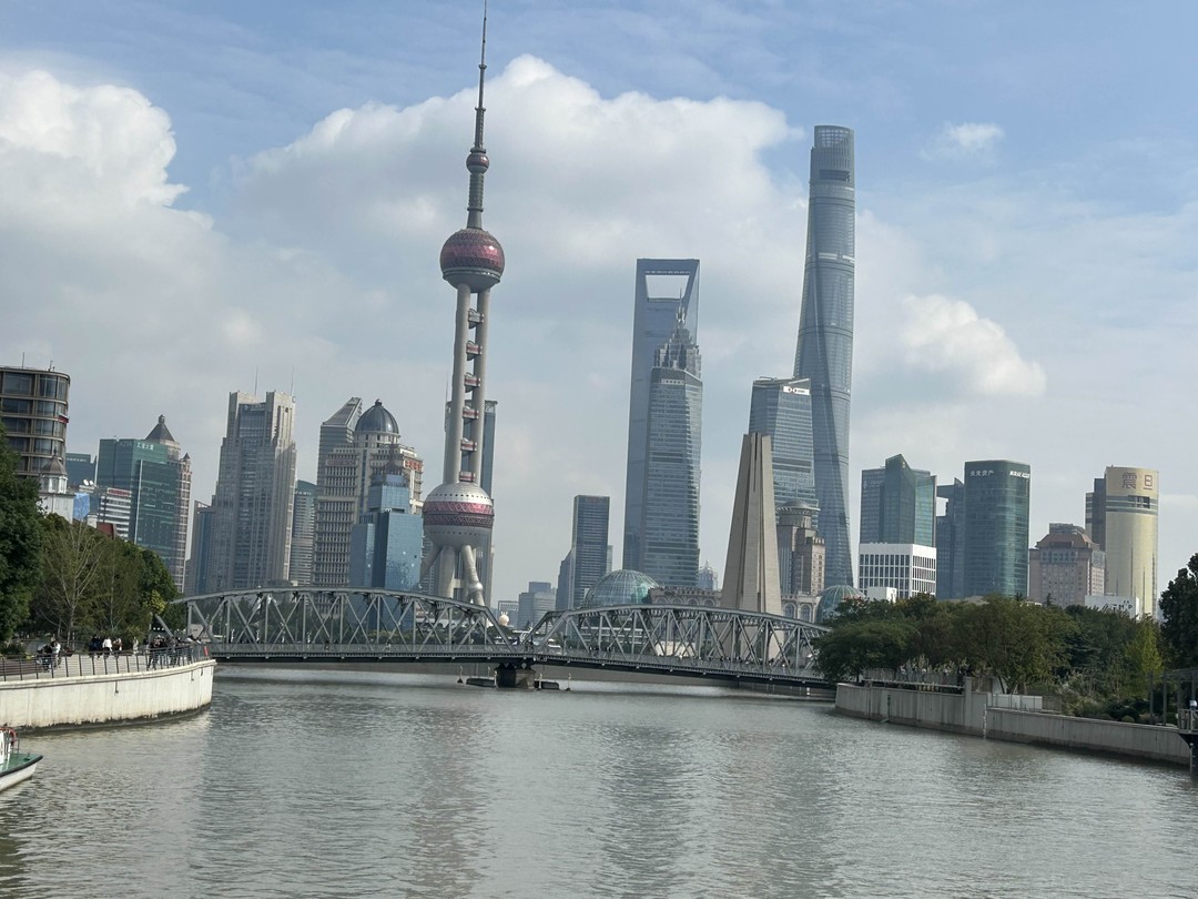 26 октября были на экскурсии с Дмитрием по знаковым и известным местам Шанхая.