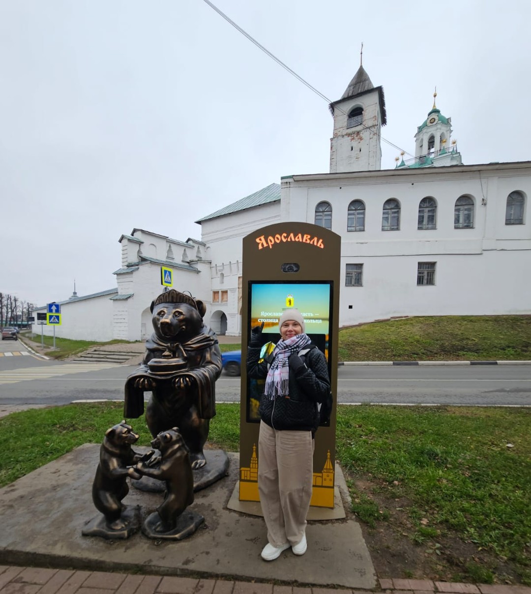 Виктор провел нас по самым значимым и интересным местам города, рассказ был интересный, познавательный, было нескучно! Великолепный знаток города!