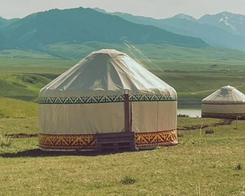 Прогулки у водоёмов, уникальное озеро Каинды, посёлок Саты