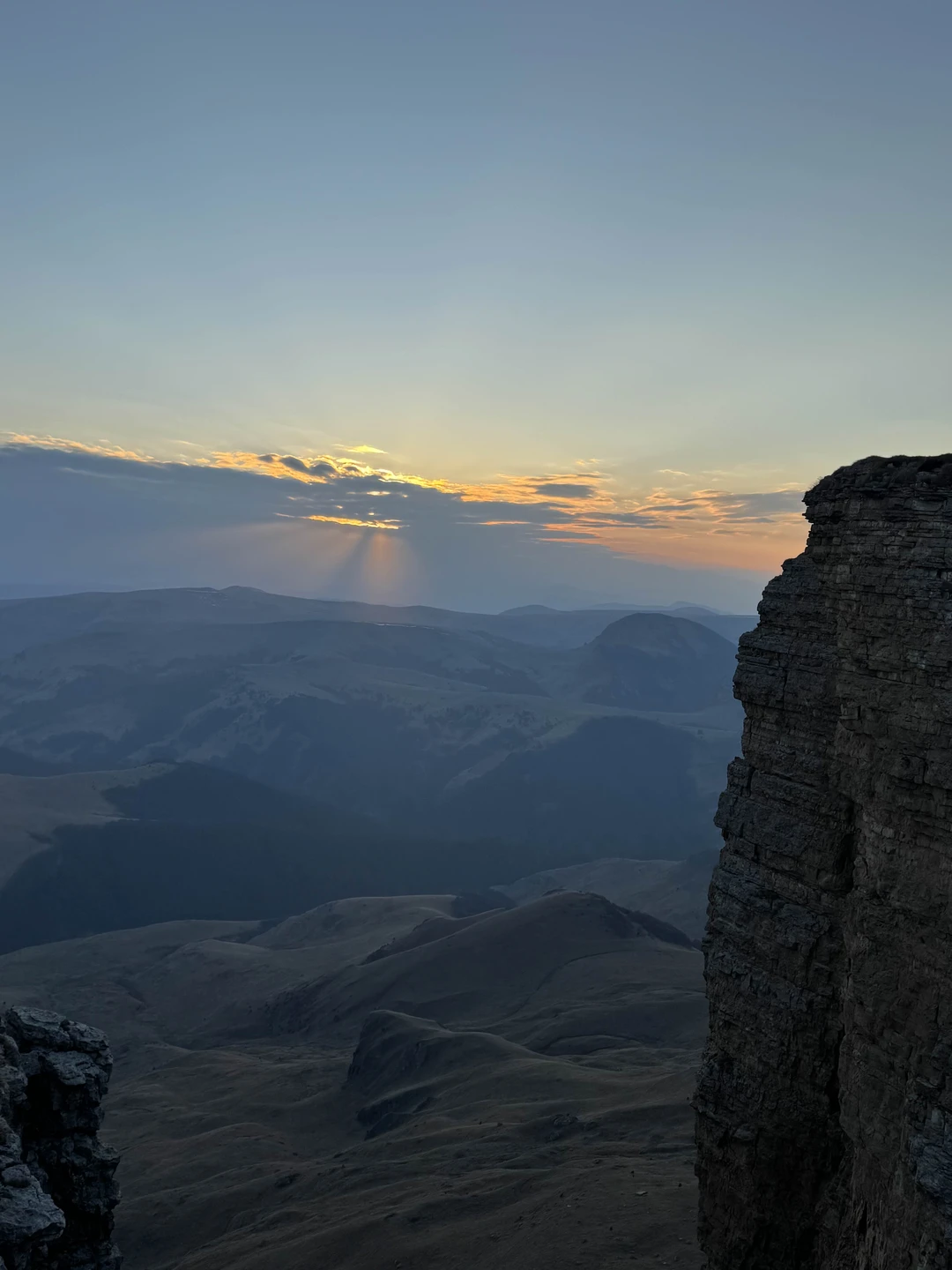 Отличная поездка! Дорога не самая простая, но гид отлично довёз — каждый камушек, поворот как родных
