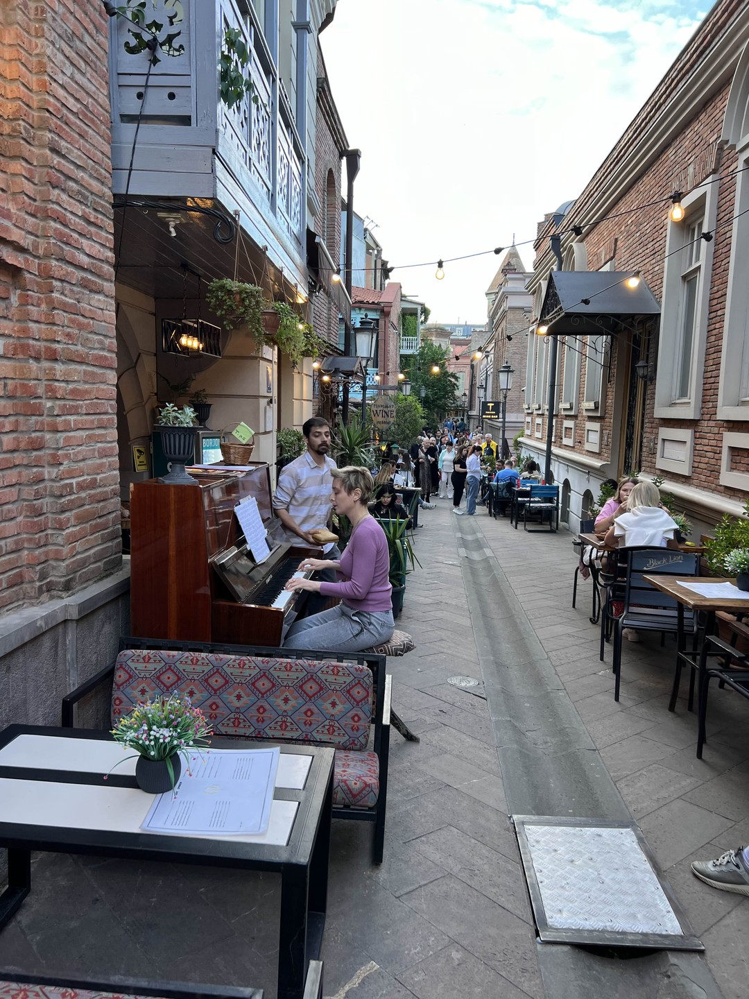 Отличная экскурсия с эрудированным и грамотным гидом Бесо. Насыщенный день осмотра Тбилиси был незабываем! Очень много