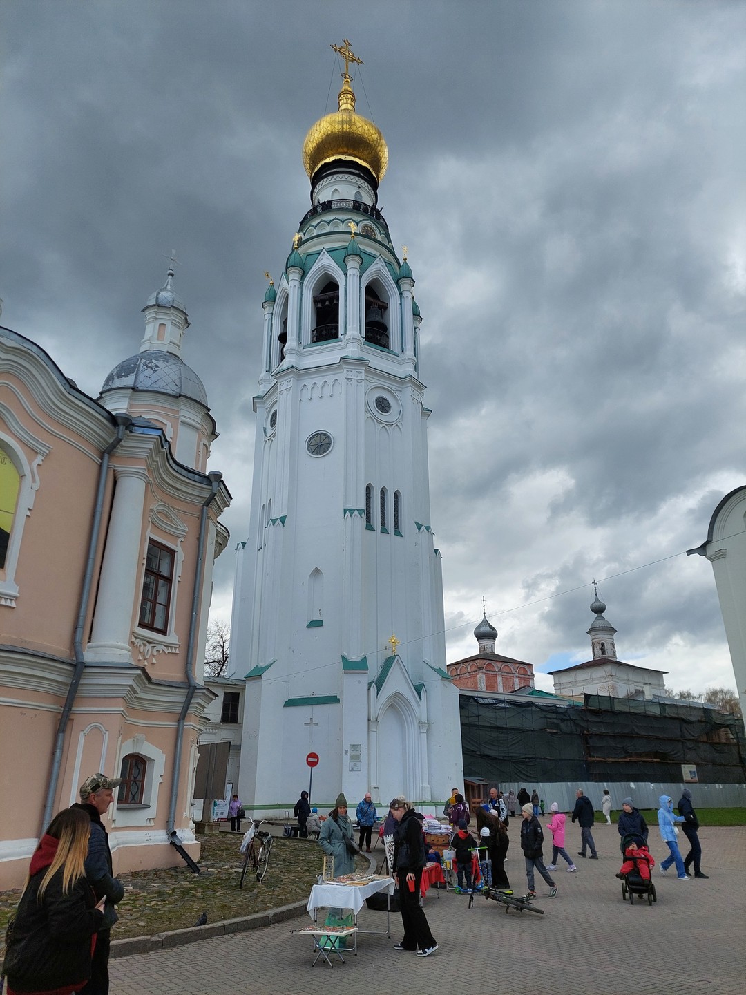 Экскурсия познавательная, интересно с подробностями Павел рассказал о прошлом и настоящем Вологды. Без экскурсии Павла, мы