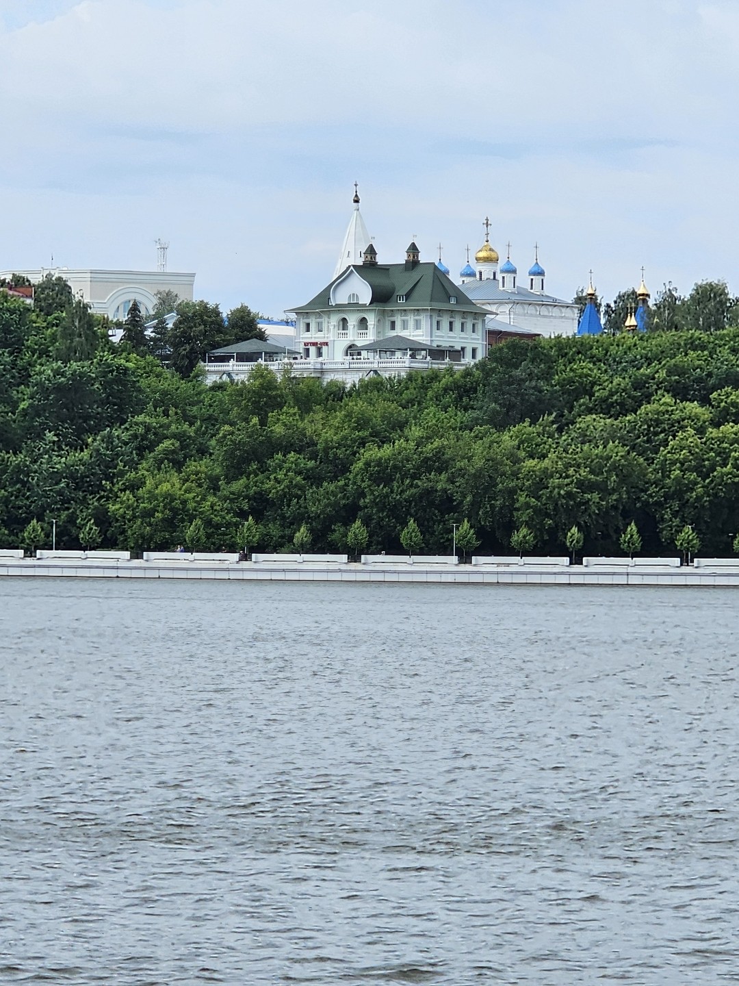 Отличная экскурсия. Даже то, что у нас не было заявленного чаяпития на веранде, так как дом