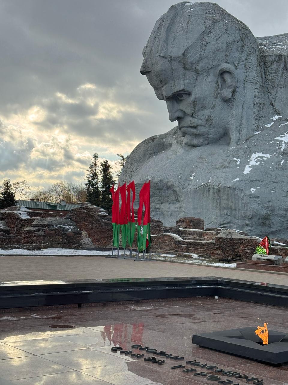Очень очень интересная экскурсия. Я думала посидеть в машине, но меня тоже захватило, и мы (я