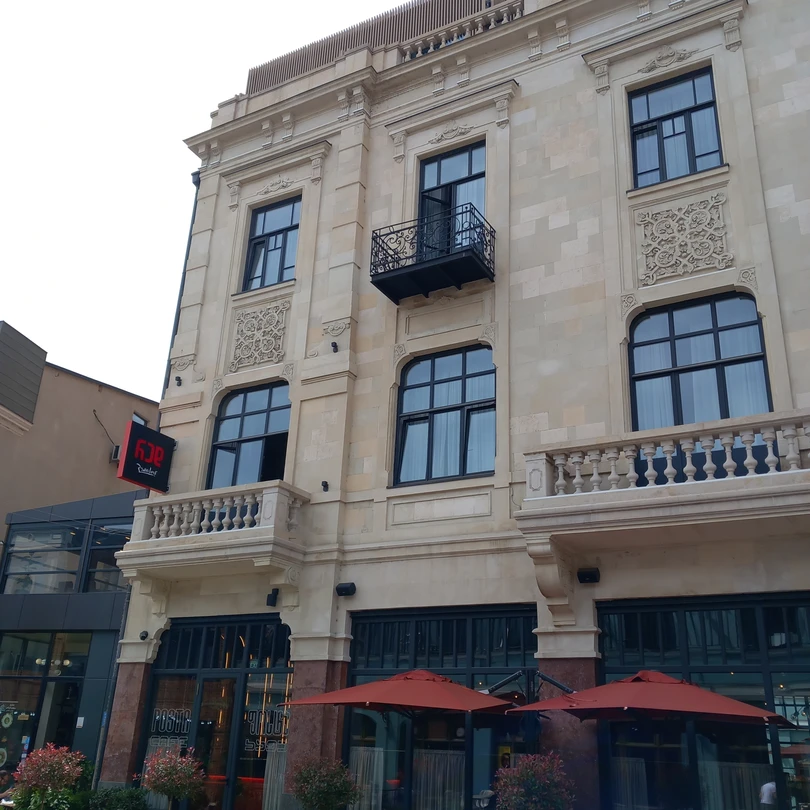 Прекрасное весеннее воскресное утро мы, гости из Санкт-Петербурга янаталия и Юлия, провели на экскурсии в Тбилиси,