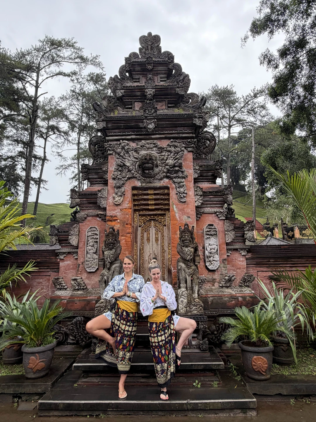 Отличная экскурсия! Гид говорит по-русски, помогает, фотографирует, откликается на все просьбы. Мы очень довольны! По деньгам