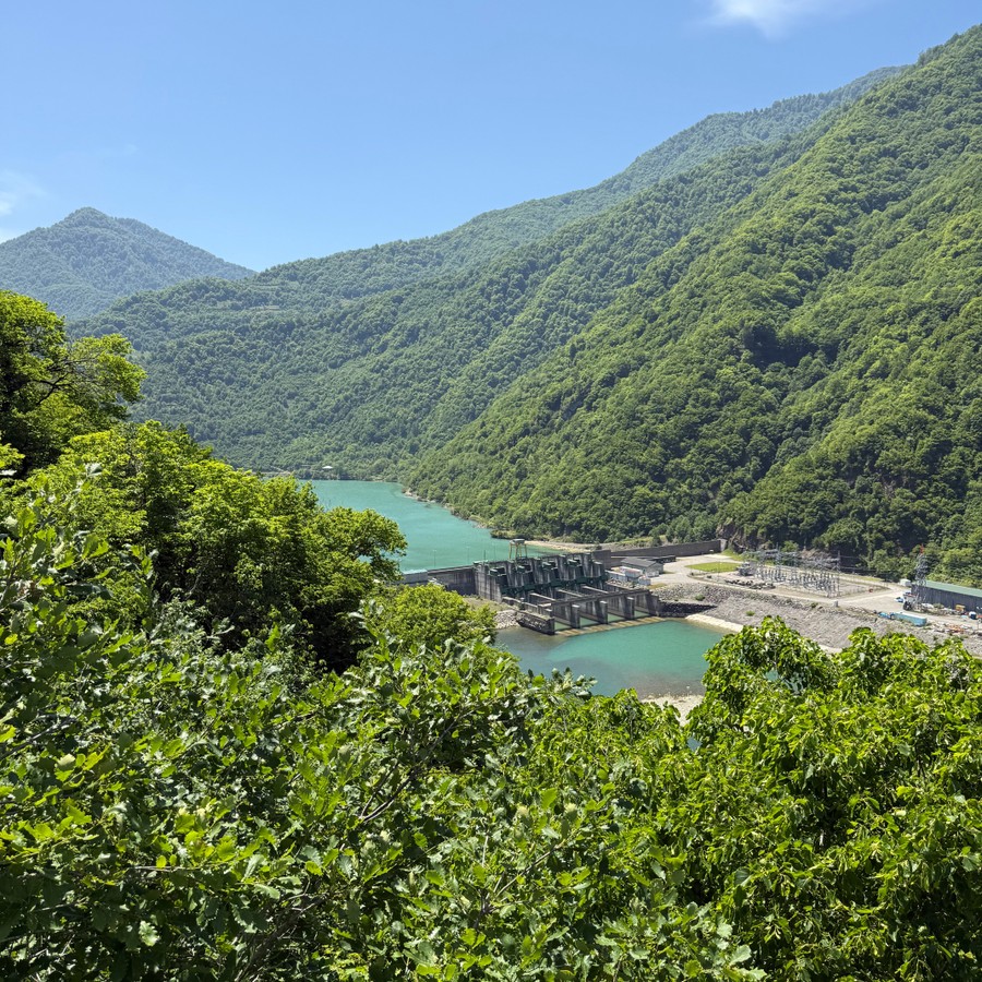 Из Батуми в Мачахелу —  землю между рекой и небом